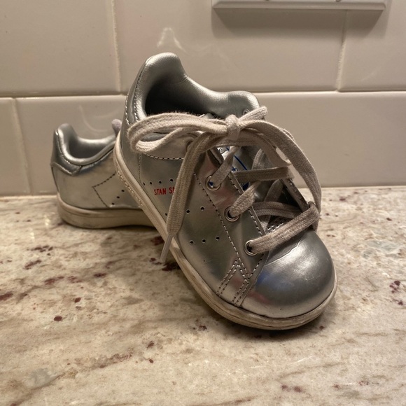 Adidas Stan Smith toddler silver sneakers. US size 5 - Picture 1 of 5